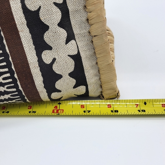 Handmade weaved large straw Fiji beach bag - Picture 14 of 16